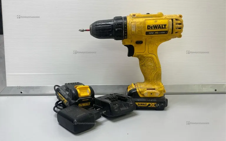 Аккумуляторная дрель-шуруповерт DeWalt DCD700-ks