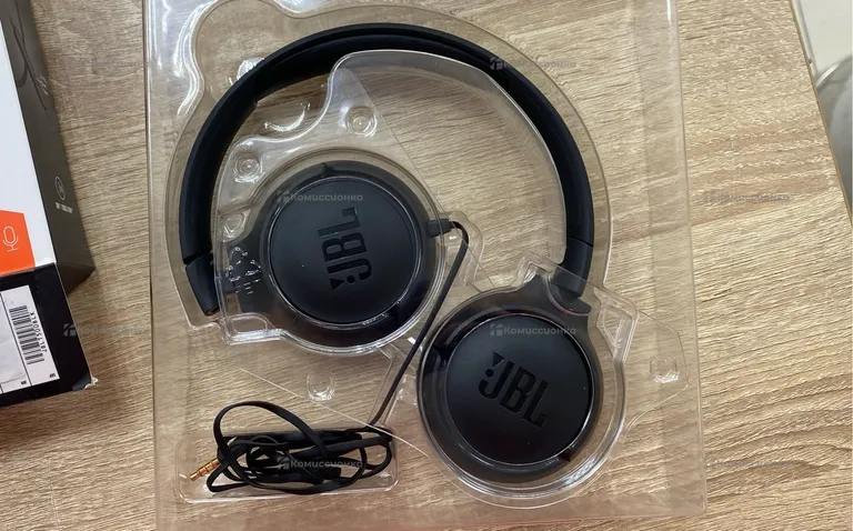 Наушники  JBL TUNE500