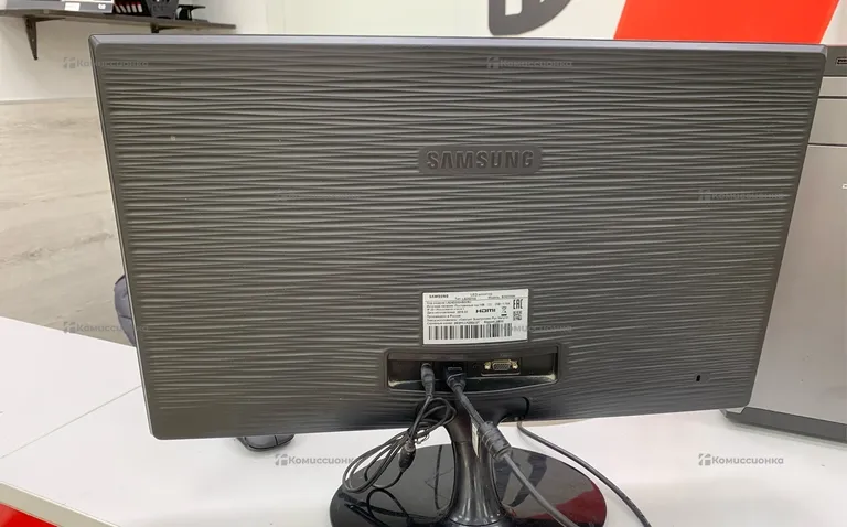 Монитор Samsung LS24D330H