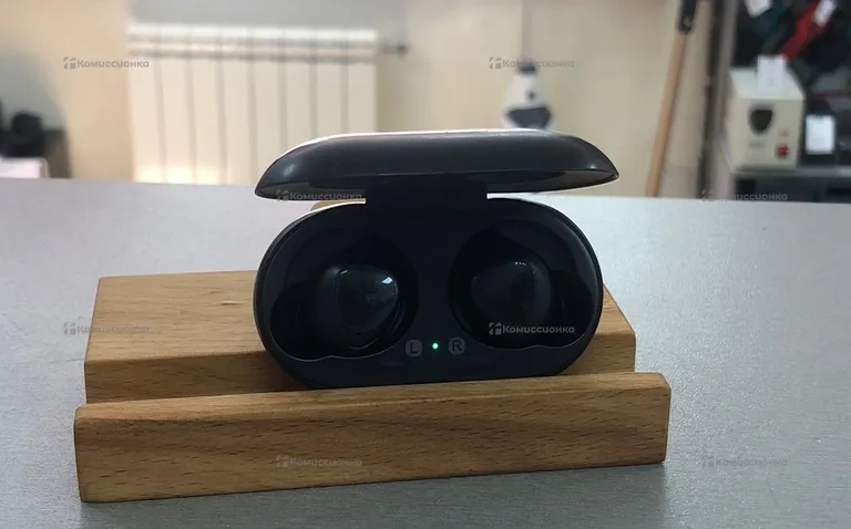 Наушники  Samsung Buds