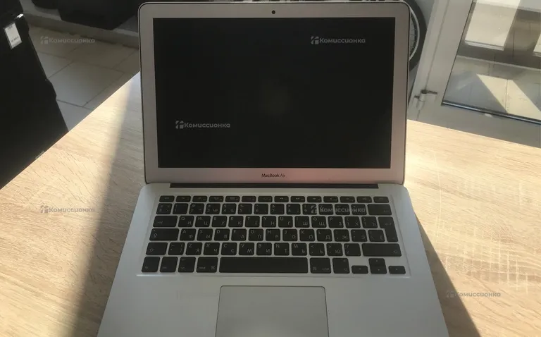 Ноутбук  Apple MacBook 2011