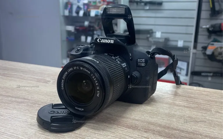 Фотоаппарат  Canon eos 700D