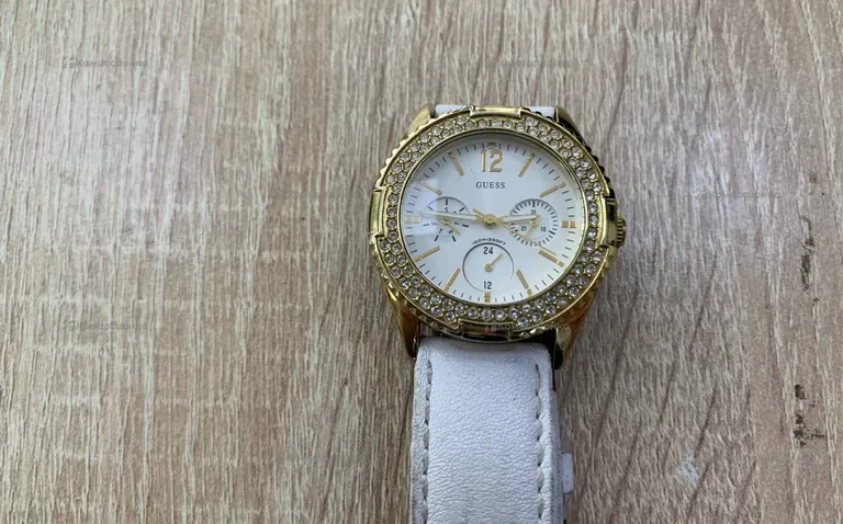 Часы  Guess