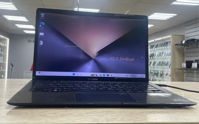 Ноутбук ASUS ZenBook Intel Core i7-8550 CPU 1.80GH