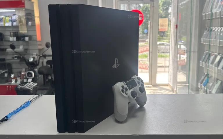 Приставка Sony PS4 Pro 1TB.