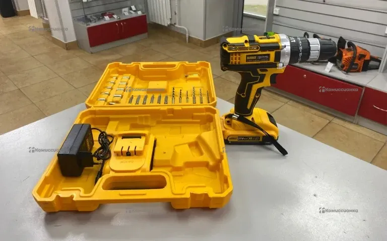Дрель-шуруповерт Dewalt 21V