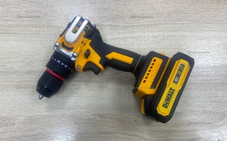 Шуруповерт Dewalt б/щ