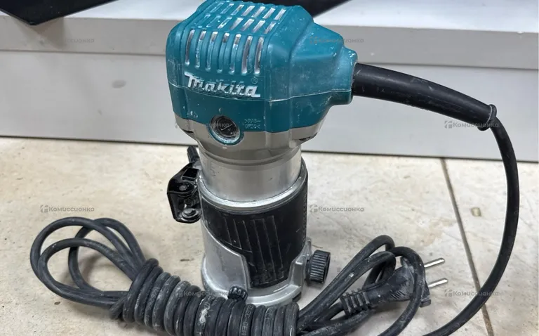 Фрезер makita RT0700C