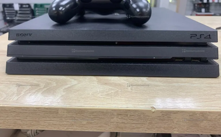Приставка PS4. ps4 1t