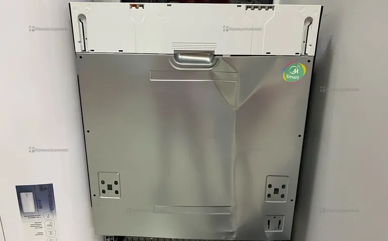 ВстраиваемаяПосудомоечная машина Comfee CDWI602I