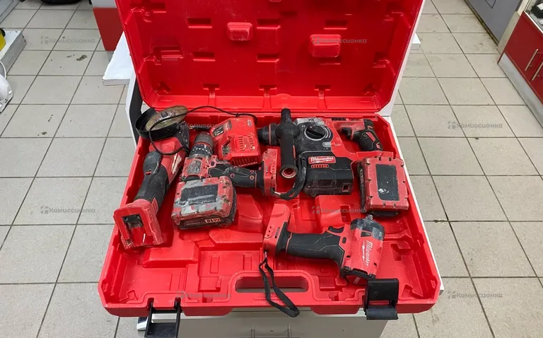 набор Milwaukee 4 в 1
