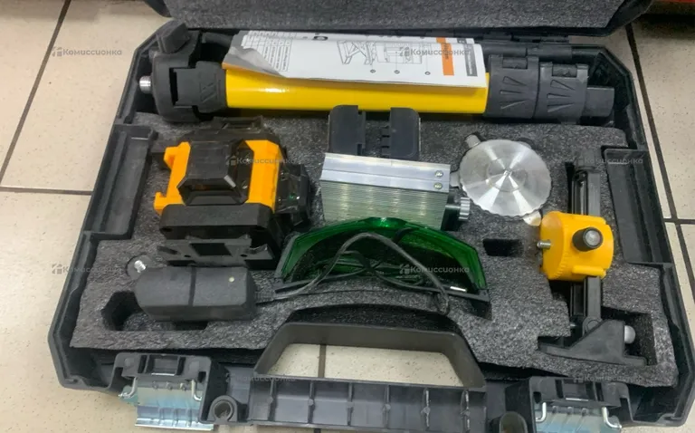 лазерный нивелир Dewalt (реплика)