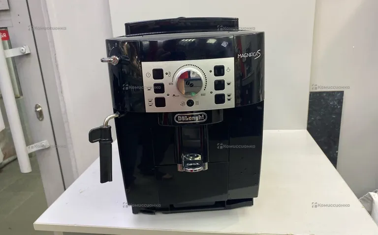 Кофемашина рожковая Delonghi Magnifica a