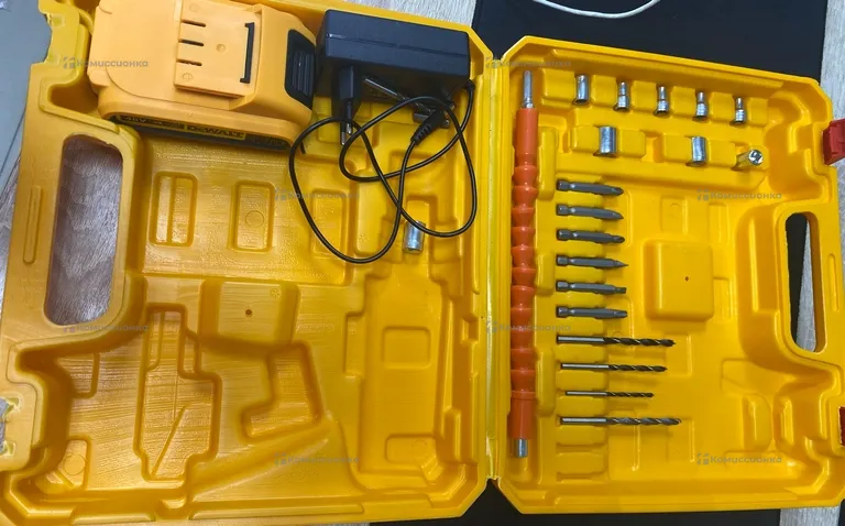 шуруповерт Dewalt