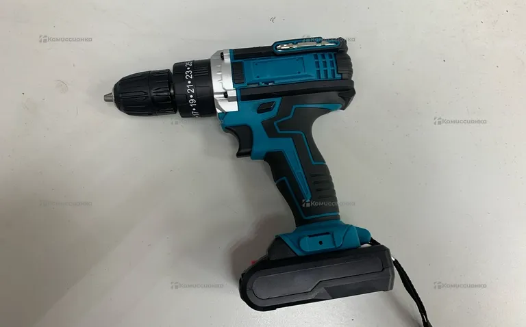 Шуруповерт Makita реп. с набором