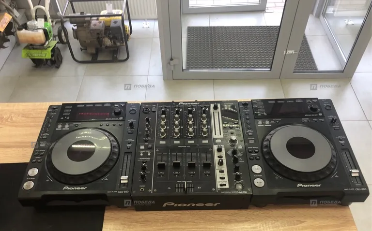 Диджейский пульт Pioneer DJM- 750 Микшеры Pioneer CDJ-850