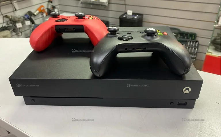 Приставка Xbox One X 1 TB