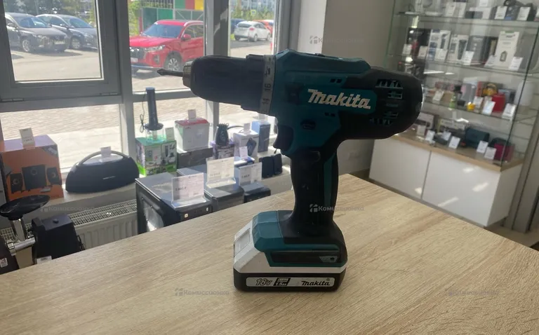 Аккумуляторная дрель-шуруповерт Makita DF488D