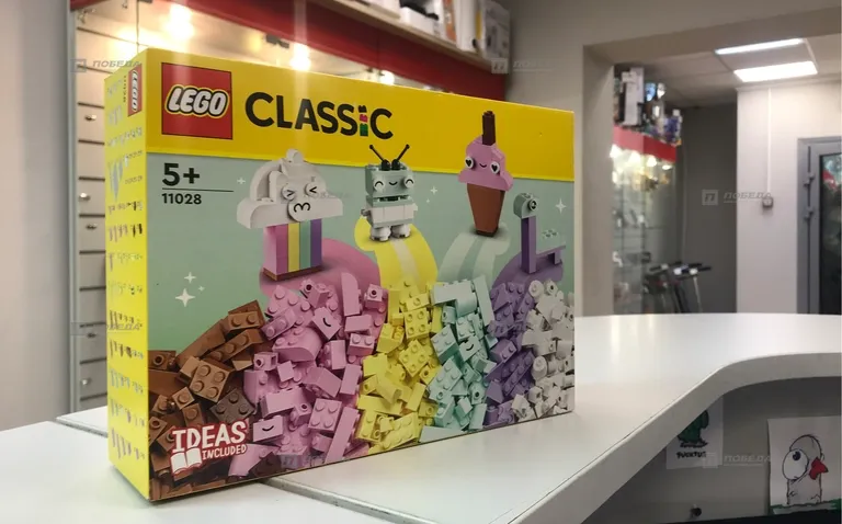 Lego classic 11028