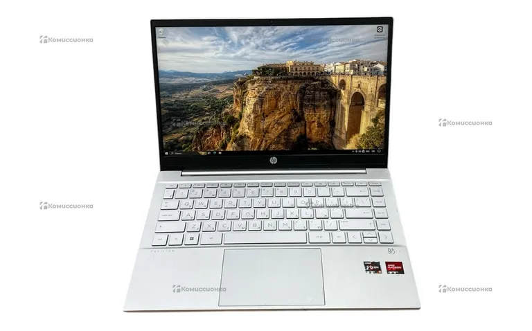 Ноутбук HP 14-ec0028ur