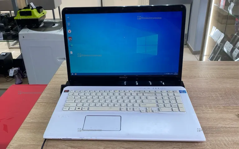 Ноутбук  Sony vaio Sve 1712s1rw