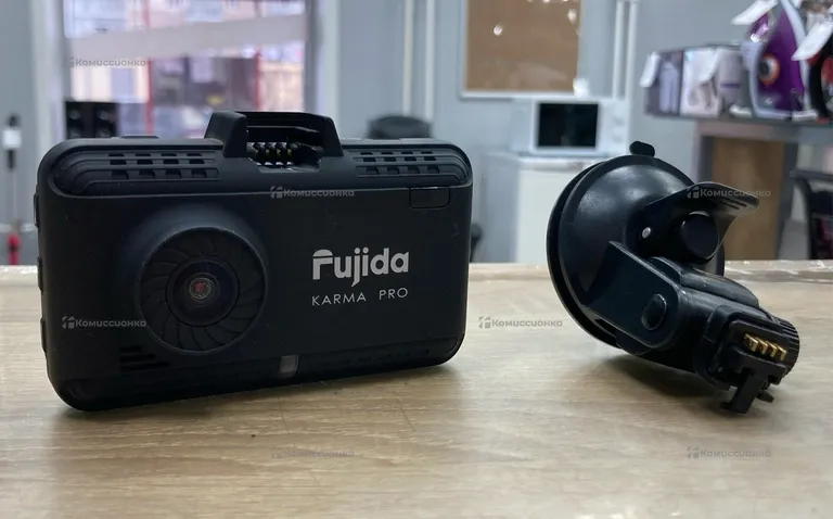 Видеорегистратор  fujida karma pro