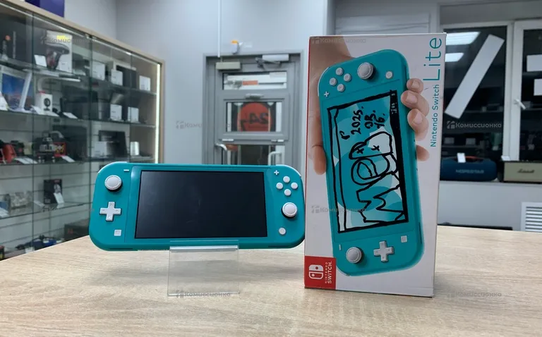 Приставка Nintendo Switch Lite .