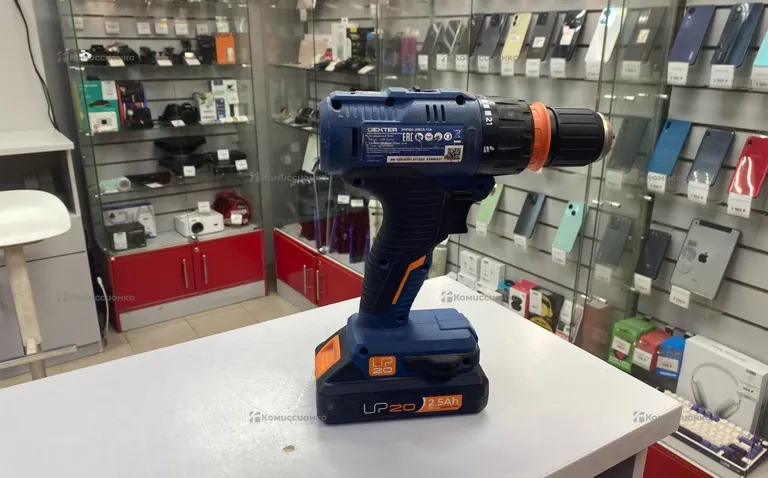 Дрель-шуруповерт Dexter 20VSD2-35RCA.11A