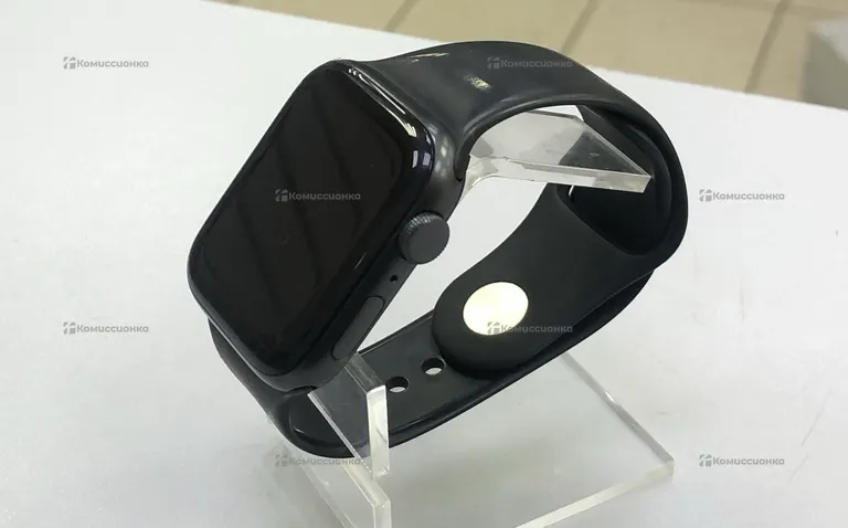 Часы  Apple Watch SE 44mm gen 1