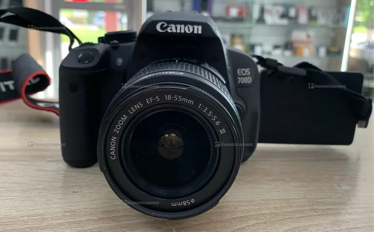Фотоаппарат  Canon 700D