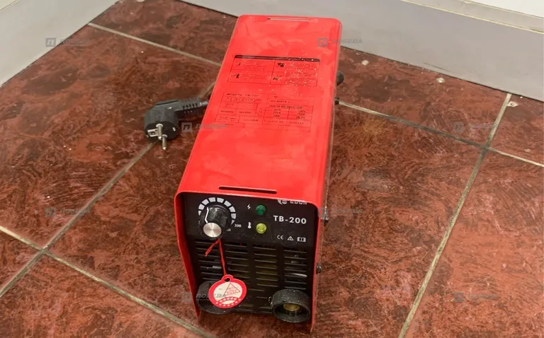 Инверторный сварочный аппарат "Edon TB-200"