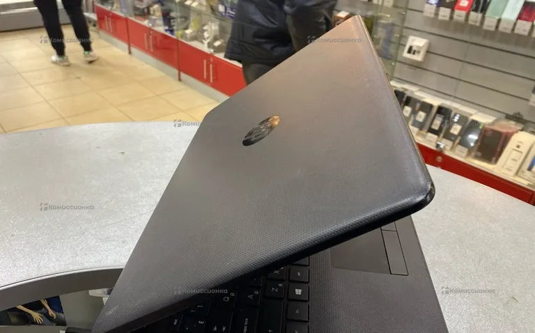 Ноутбук  HP 15-bw687ur