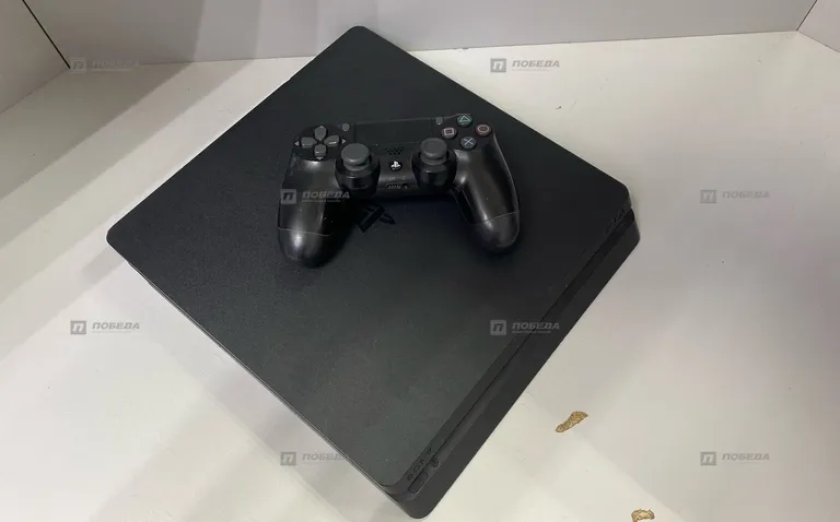 PS4. slim 1tb