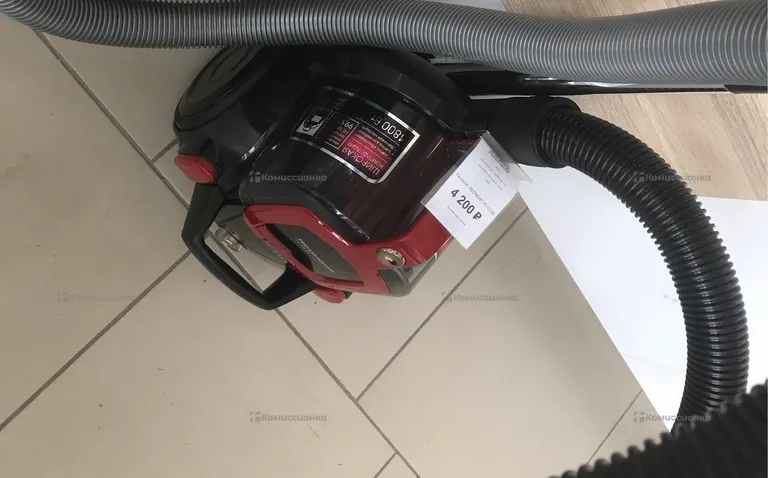 Пылесос  REDMONT RV-C336
