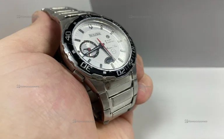 Часы  Bulova 98A000