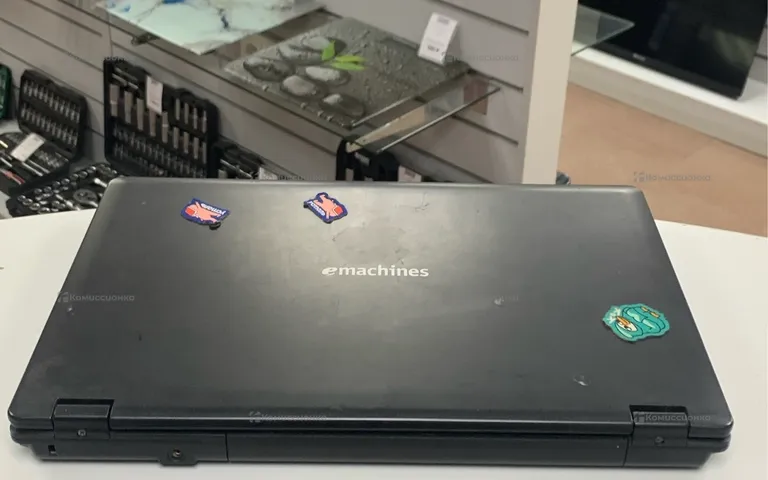 Ноутбук Emachines E528