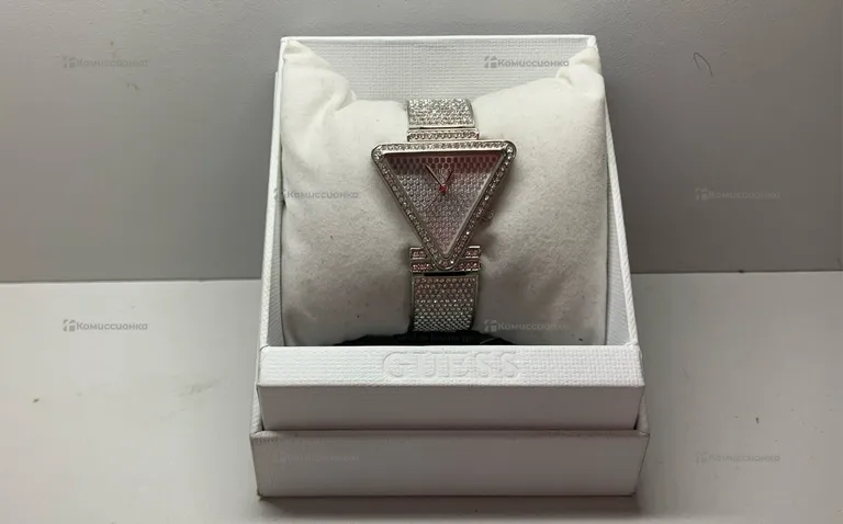 Часы  Guess