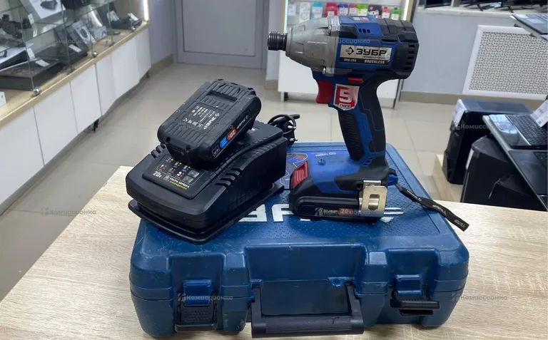 Винтоверт ударный ЗУБР Профи GVB-250-22