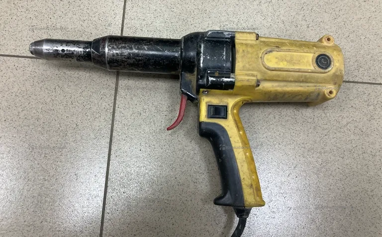 Заклепочник SK 1006