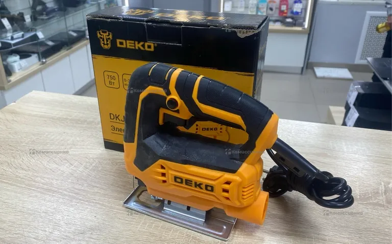 Лобзик deko DKJS750