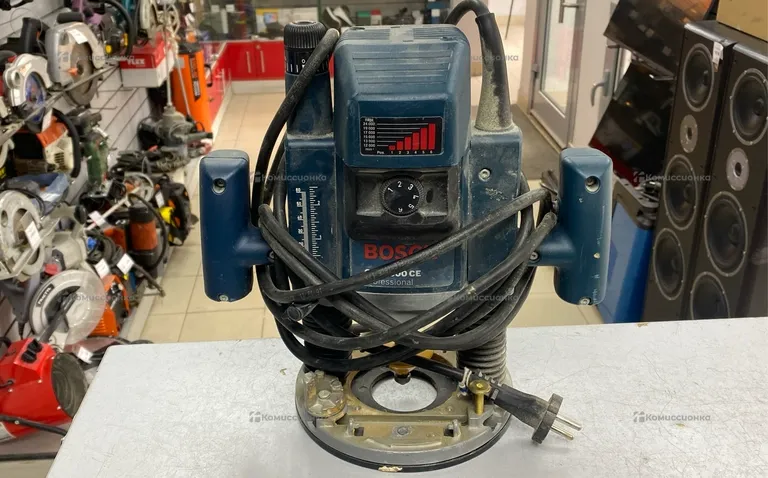 Фрезер Bosch GOF 1300 CE Professional