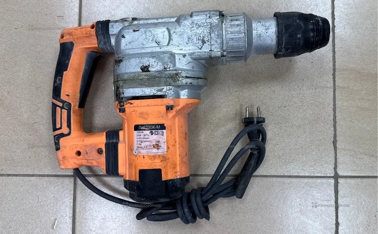 Перфоратор ВИХРЬ П-1200К-М