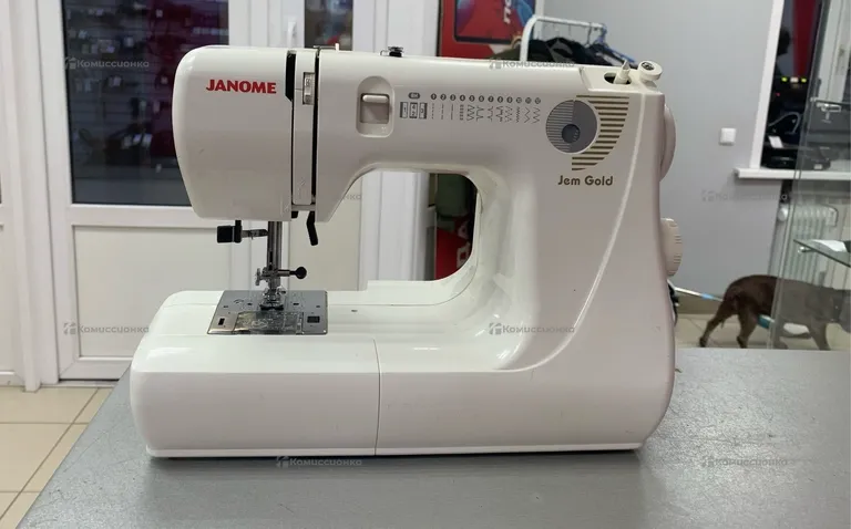 Швейная машина  JANOME 700SPM
