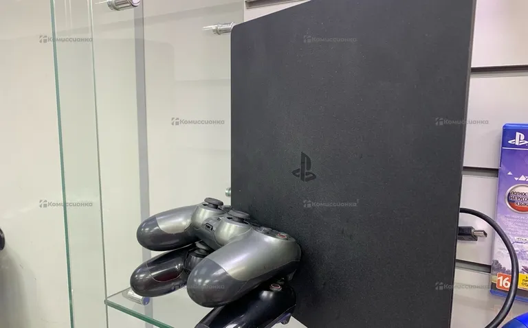 PS4. Игровая приставка PS4 slim 1Tb