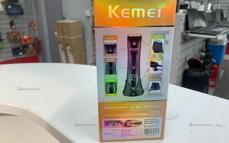 Машинка для стрижки Kemei со станцией