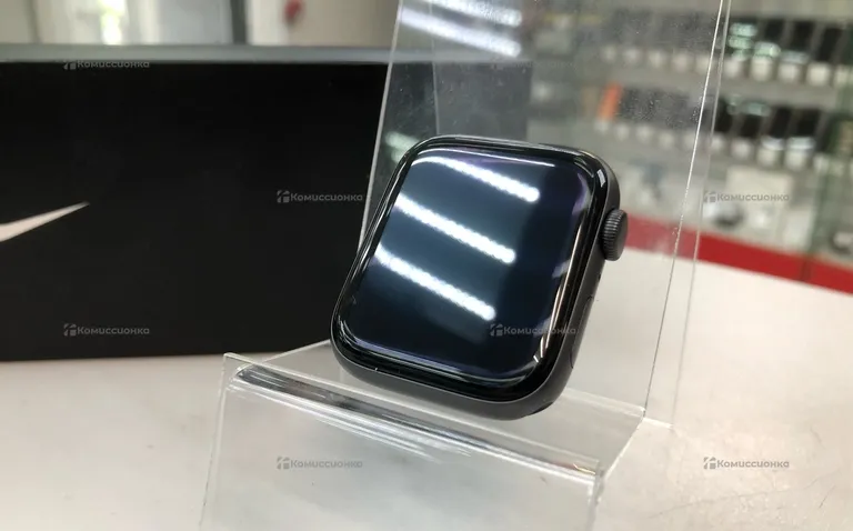 Часы  Apple Watch SE 44mm