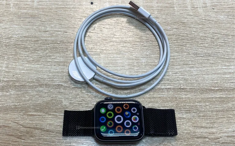 Часы Apple Watch Series 5