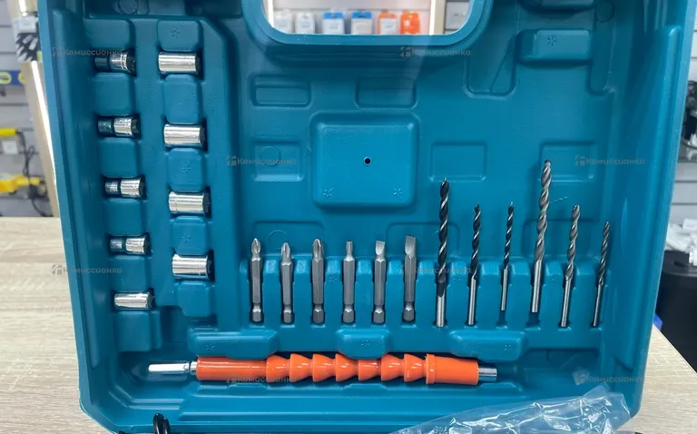 Шуруповерт Makita реп.с набором