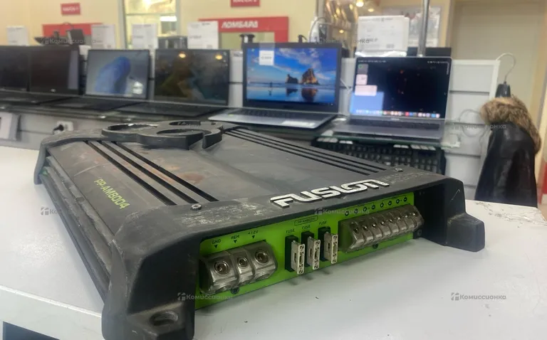 Усилитель  Fusion PP-AM8004 800Вт