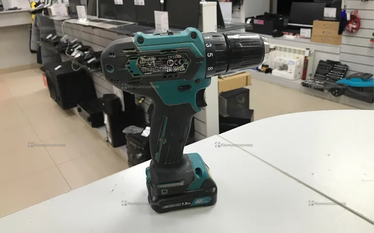 Аккумуляторная дрель-шуруповерт Makita DF333DWYE